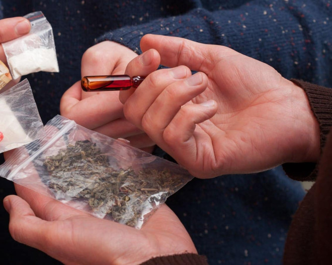 Corat qəsəbəsində 4 narkotacir tutulub