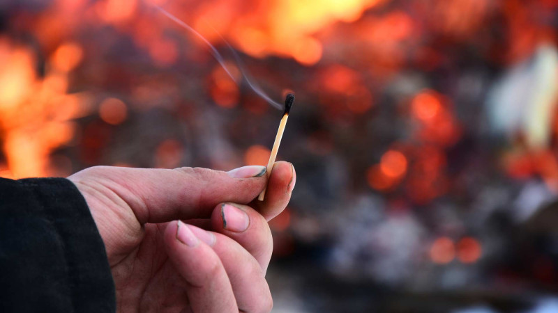 Sumqayıtda oğurluq edə bilməyən şəxs obyekti yandırıb