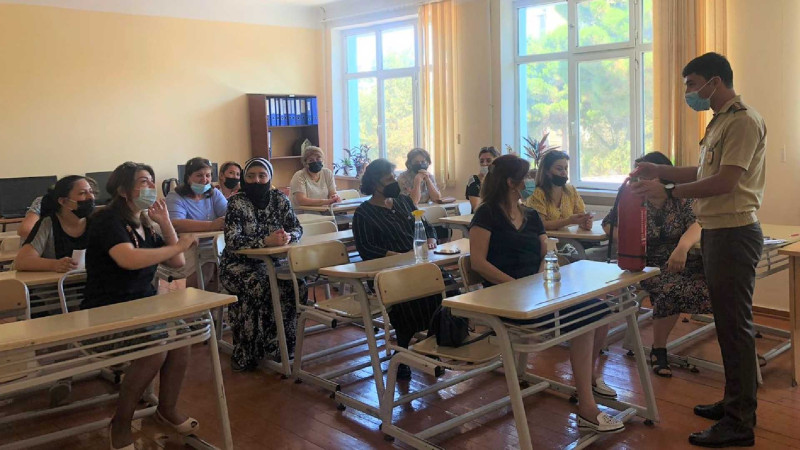 Sumqayıt: Fövqəladə Hallar Nazirliyi Sumqayıtda bir sıra təhsil müəssisəsində maarifləndirmə tədbirləri keçirib