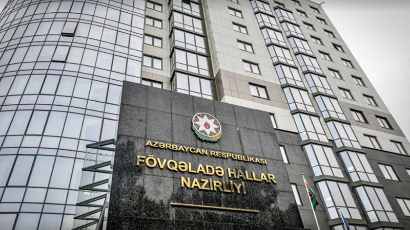 Sumqayıtda bir nəfər halsız vəziyyətdə qapı arxasında qaldı
