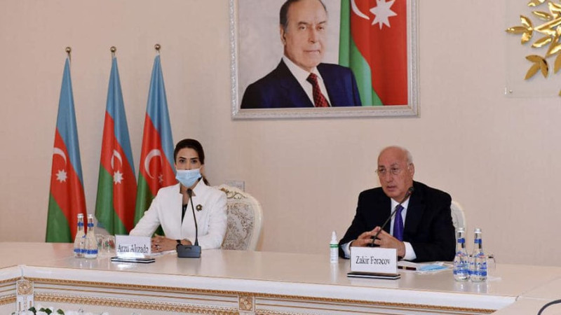 Sumqayıtın İcra Hakimiyyətinin başçısı ali məktəblərə yüksək balla qəbul olunan məzunlarla görüş keçirdi