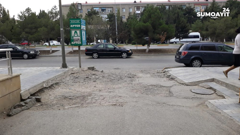 Sumqayıt: köhnə 9-cu mikrorayon ərazisində səkilər dağıdılıb