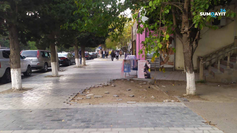 Sumqayıtın mərkəzi küçəsində səki baxımsız vəziyyətdədir