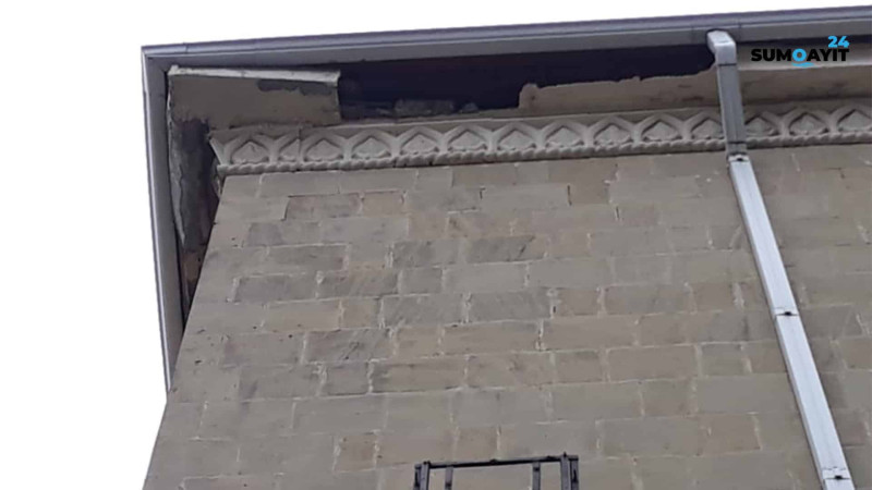 Sakinlər Sumqayıt şəhər İcra Hakimiyyətinin yaxınlğında yerləşən binanın altından keçməyə qorxurlar