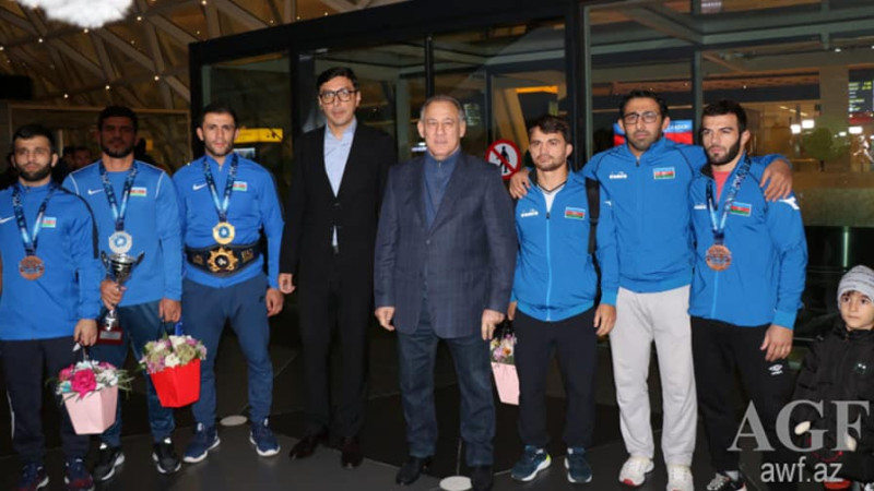 Sumqayıtlı güləşçi Murad Məmmədov vətənə döndü