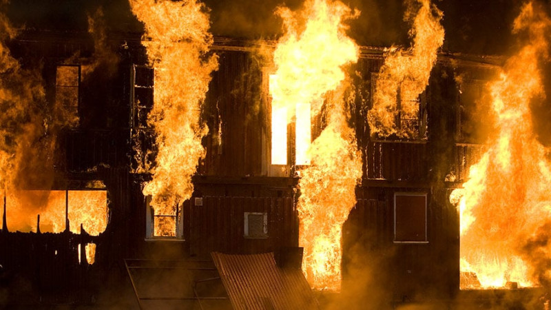 Sumqayıt: beşmərtəbəli yaşayış binasında mənzil yanıb