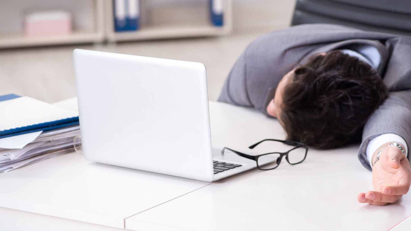 Sumqayıtda müdir iş yerində vəfat edib