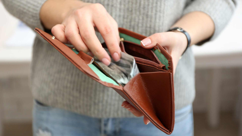 Sumqayıt: evli qadının pulunu mənimsəyən şəxs saxlanılıb