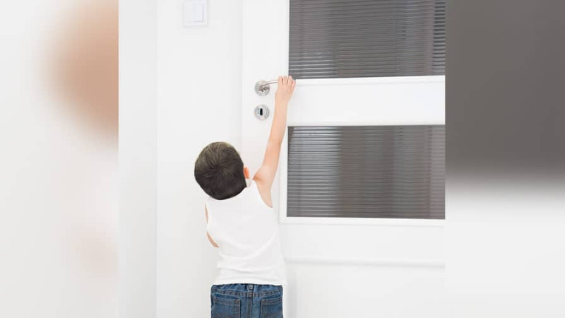 Sumqayıt: 1 nəfər azyaşlı mənzildə köməksiz vəziyyətdə qalıb