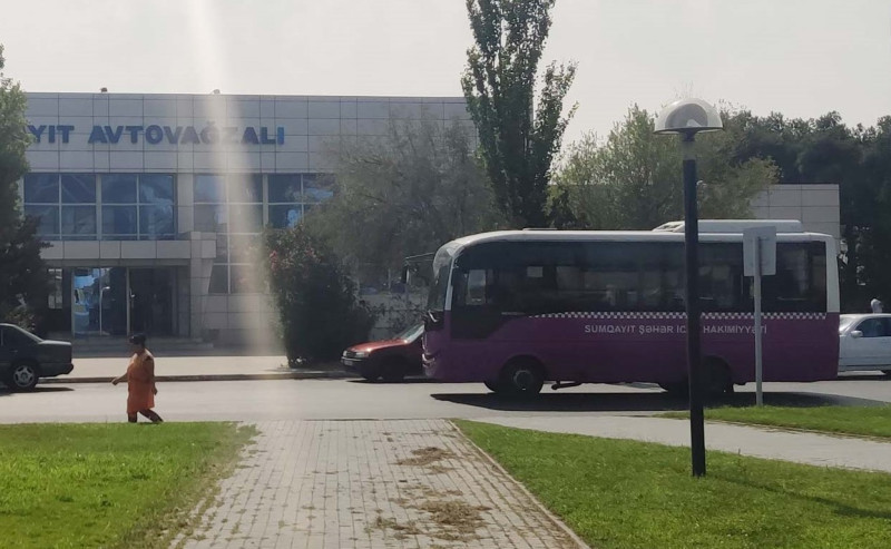 Sumqayıt: Tağıyev qəsəbəsindən Bakıya gələn vətəndaşlar uzun müddət avtobus gözləyir