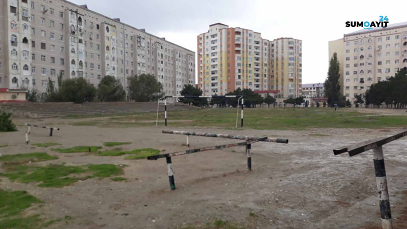 Sumqayıt: 37 nömrəli məktəbin idman meydançası baxımsız vəziyyətdədir