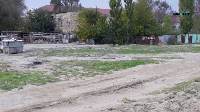 Sumqayıt: 2-ci mikrorayonda olan boş ərazi baxımsız qalıb
