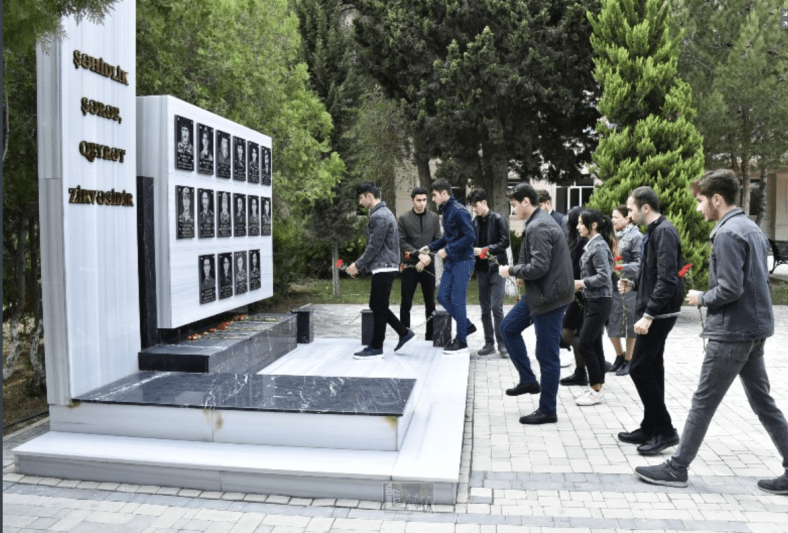 Sumqayıt Dövlət Universiteti: tələbələr şəhidləri yad ediblər