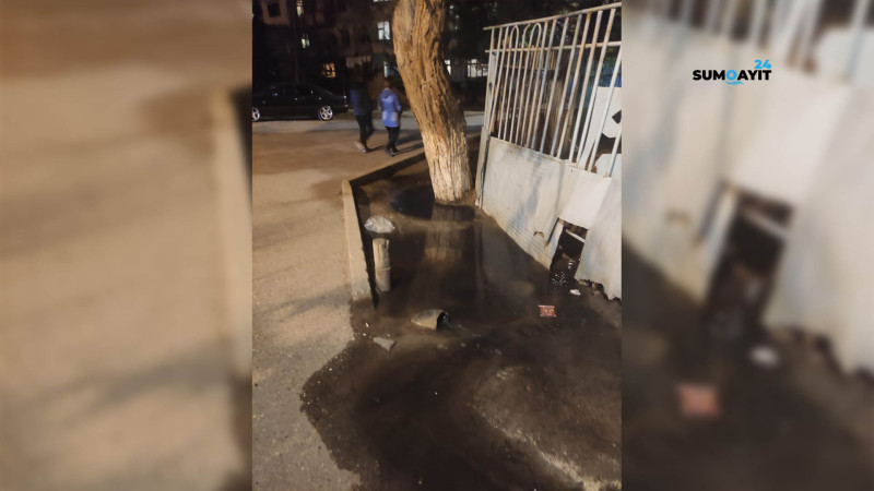 Sumqayıtda 8-ci mikrorayon ərazisində binaların altı ilə çirkab sular axır