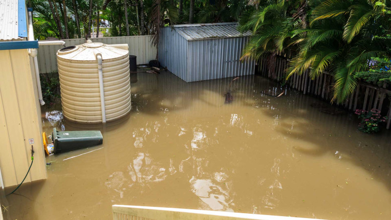 Sumqayıt: Xəzər bağları ərazisində bir neçə evin həyətini su basıb