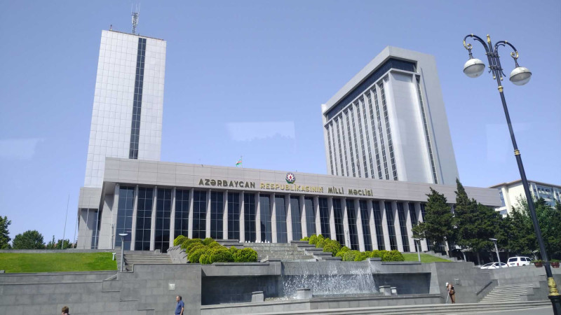 Sumqayıt: səyyari ticarət və xidmət yerlərinin dövlət rüsumu qaldırıldı