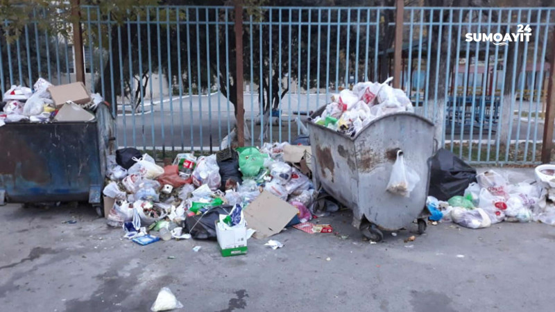 Sumqayıtda vaxtında təmizlənməyən tullantı qabları sakinlərin nahatçılığına səbəb olur