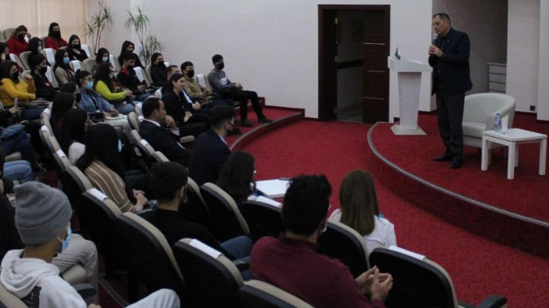 Sumqayıt Gənclər evi: şair, kinodramaturq Baba Vəziroğlu ilə görüş baş tutub