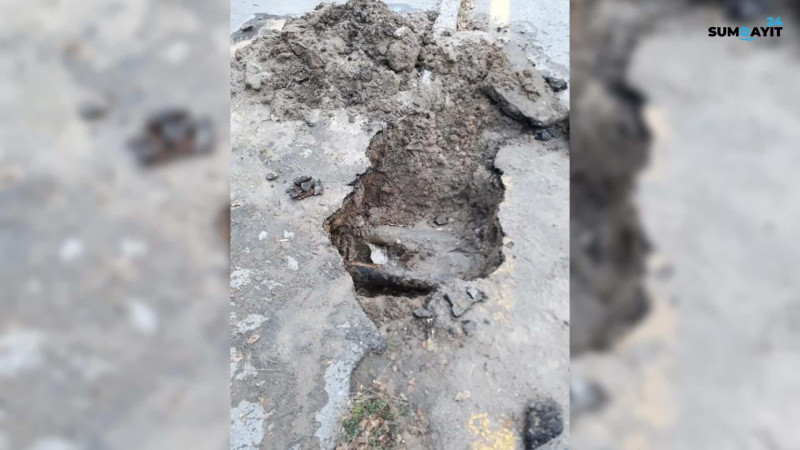 Sumqayıtda şirin su küçə ilə axıb gedir