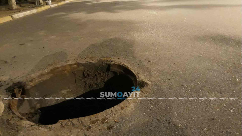 Sumqayıtda 16 nömrəli məktəbin önündə kanalizasiya quyusunun qapağı yoxdur
