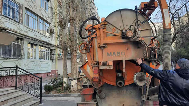 Sumqayıt: 18-ci mikrorayonda binaların kanalizasiya quyuları təmizlənib