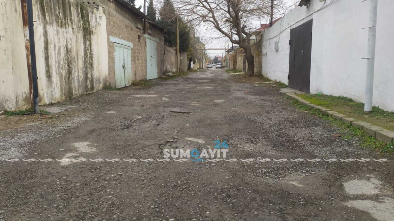 Sumqayıt: Corat qəsəbəsində 1 yol yarıya kimi təmir olunub, digər küçələr isə baxımsız vəziyyətdə qalıblar
