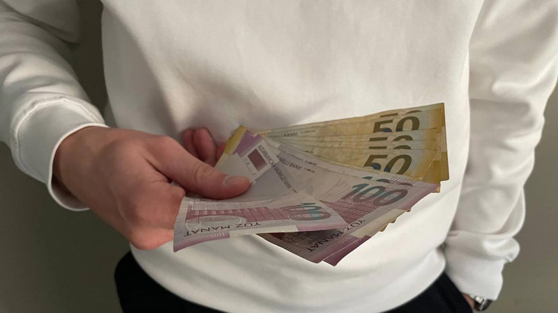 Sumqayıt: valideyn və müəllimlərdən pul yığan direktorla bağlı araşdırmaya başlanılıb