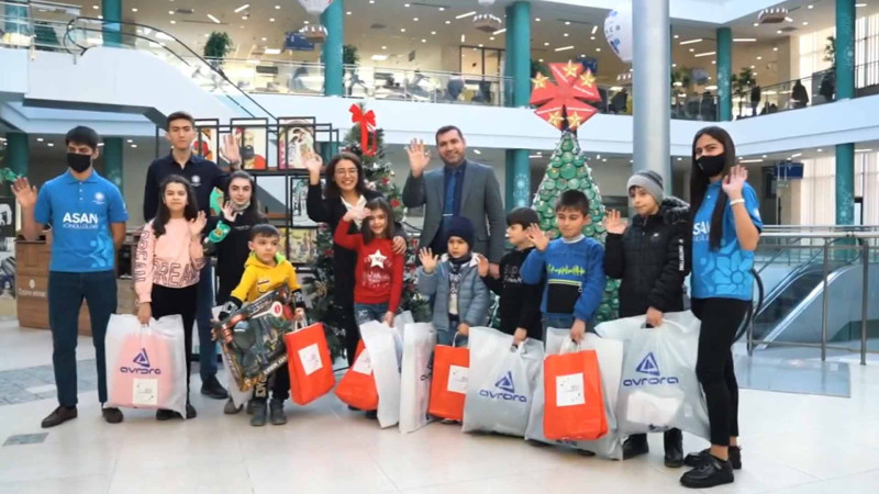 Sumqayıt: “ASAN Məktub” saytında məktub yazan həssas qruplara aid olan uşaqlara hədiyyələr verilib