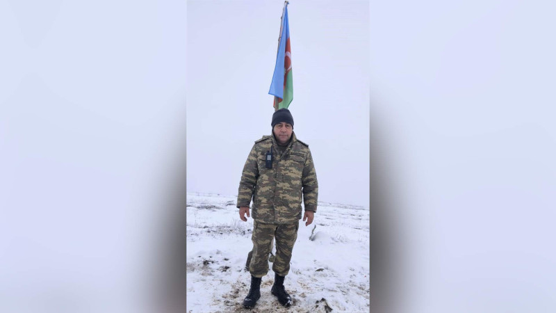 Keçmiş şagirdləri ilə birlikdə düşmənə qarşı çiyin-çiyinə döyüşən sumqayıtlı müəllim-hərbçi Məhərrəm Abbasov