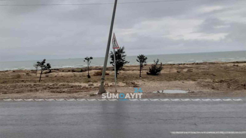 Sumqayıt: Tağıyev qəsəbəsində aşmaq üzrə olan dirək uzun müddətdir ki, təmir olunmur