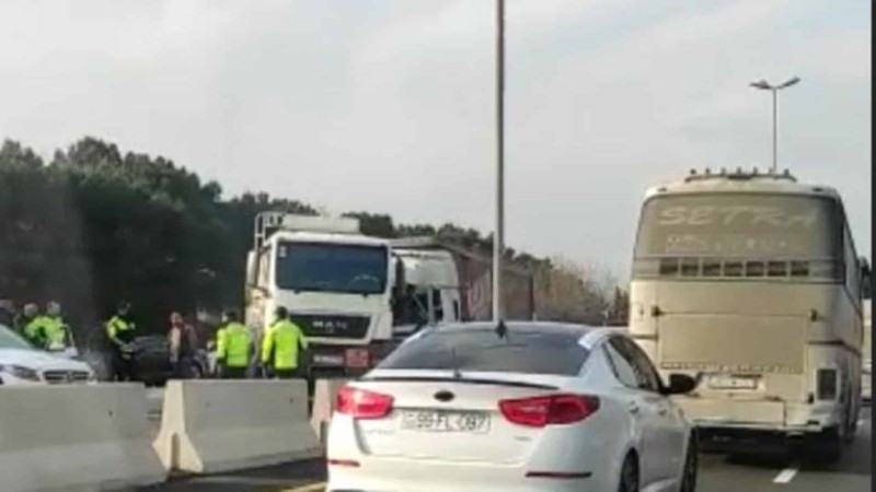Sumqayıtda yanacaq daşıyan maşını ilə TIR toqquşub