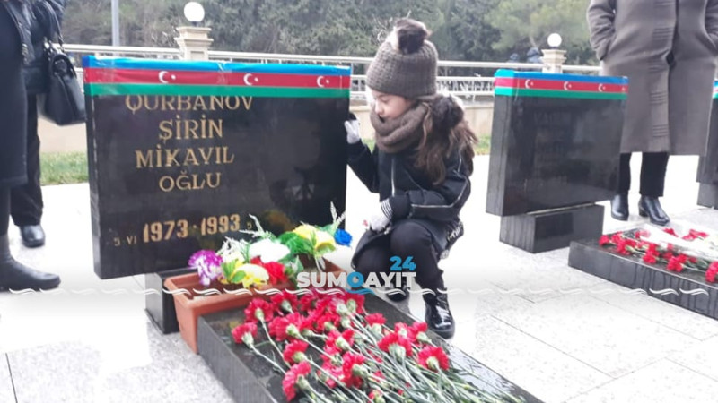 Sumqayıt: yüzlərlərə vətəndaş Şəhidlər xiyabanını ziyarət edir