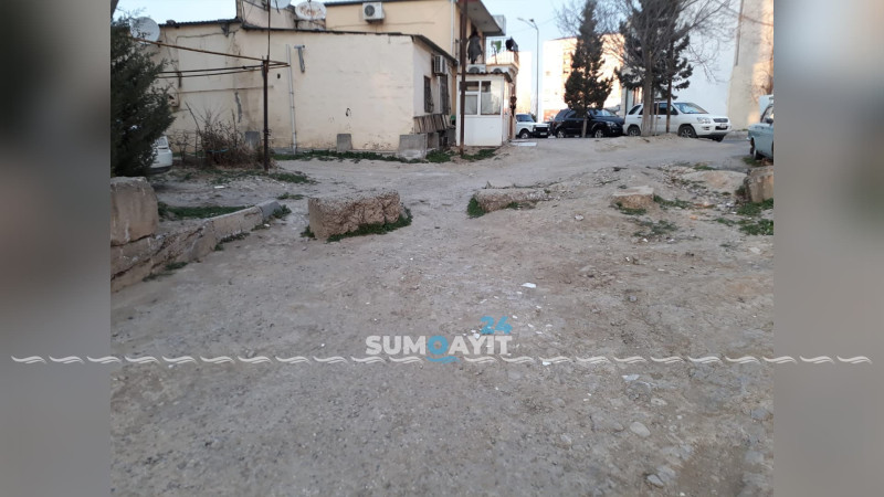 Sumqayıt: 48-ci məhəllə sakinləri yolsuzluqdan əziyyət çəkir