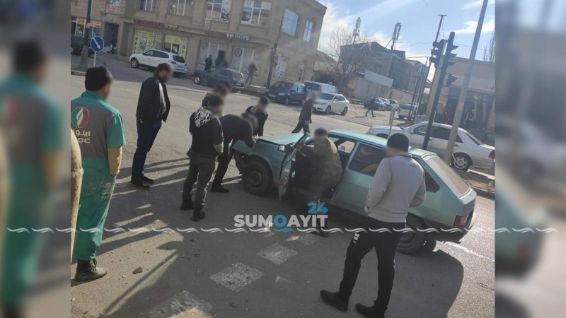 İki avtomobilin toqquşması nəticəsində qəza baş verib
