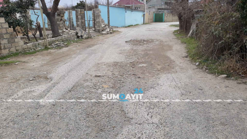“Kotec” qəsəbəsinin bu küçələrində yollar dağınıq vəziyyətdədir