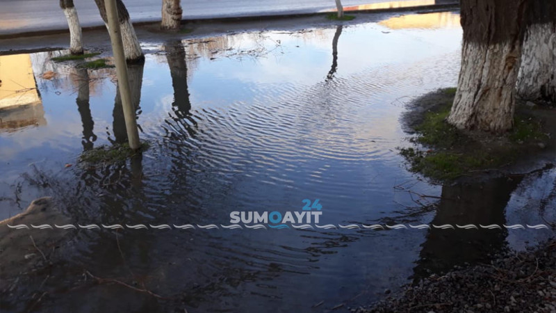 Sumqayıt: yüzlərlə şagirdin keçdiyi yol pis vəziyyətdədir