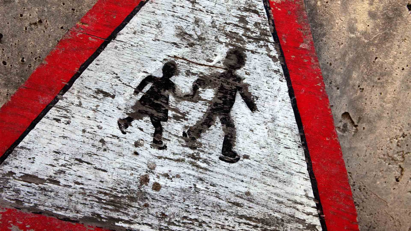 “Heydər park”ın önündə avtomobil yeniyetməni vurub
