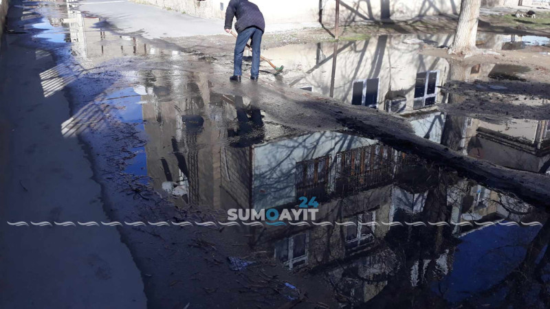 Sumqayıt: Azərbaycan prospektində kanalizasiya daşıb