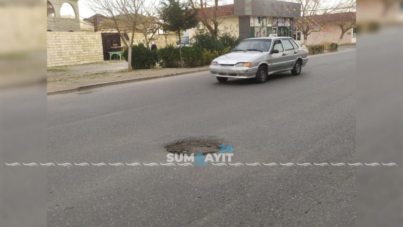 Sumqayıt: yolun hərəkət hissəsində olan “lyuk” problem yaşadır