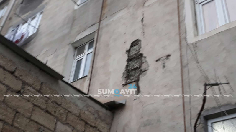 Sumqayıt: 18-ci mikrorayonda bina qəzalı vəziyyətdədir