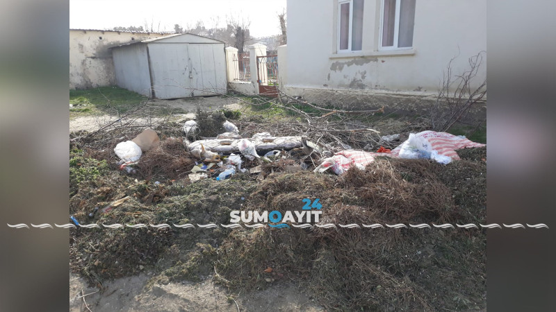 Uşaq bağçasının yanında tullantılar yığılır