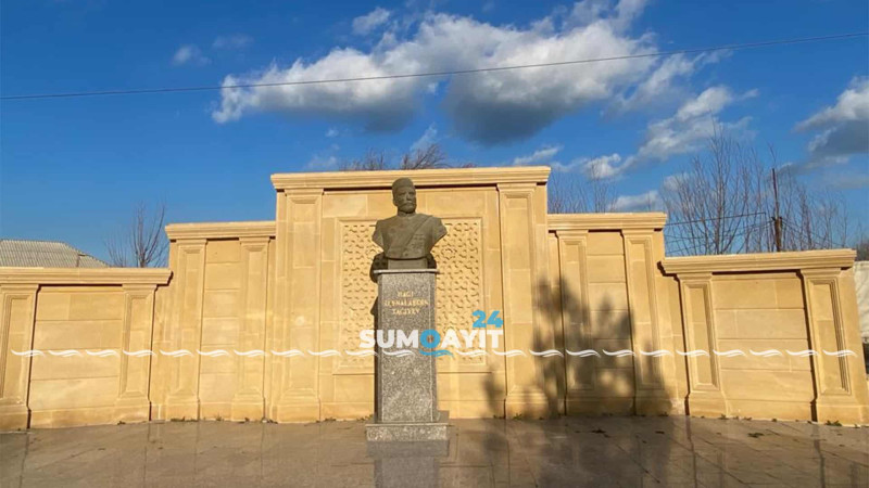 Hacı Zeynalabdin Tağıyevın büstü olan park baxımsız vəziyyətdədir