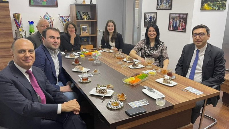 Gənclər və İdman naziri “Məmmədyarovlar” şahmat məktəbi ilə tanış olub