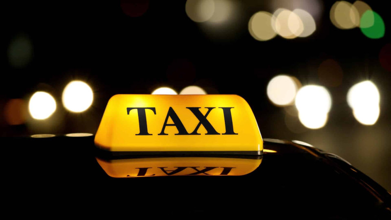 Taksi sürücüsü daşlanıb, mobil telefonu oğurlanıb