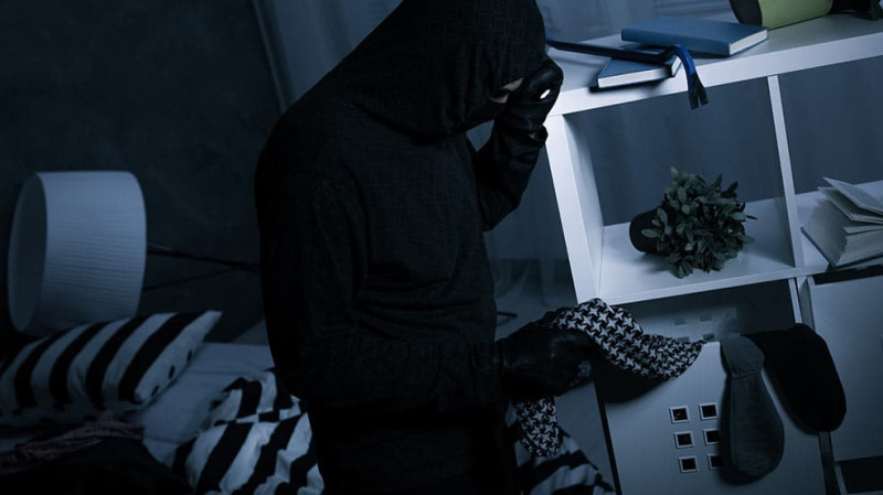 Evdən pul oğurlayan şəxs saxlanılıb