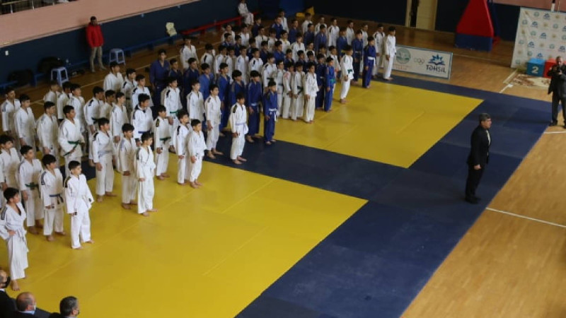 Sumqayıtlı üzgüçülər ölkə çempionatının 9 medalını əldə ediblər
