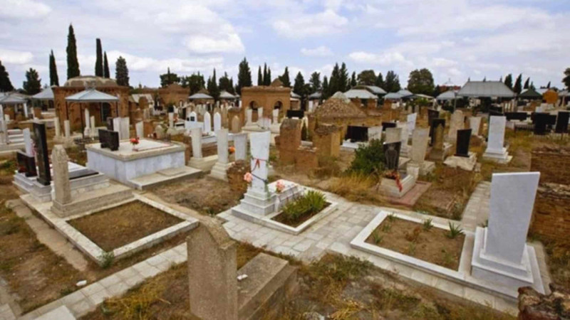 Qəbiristanlıqda molla Yasin oxuyan zaman dünyasını dəyişib