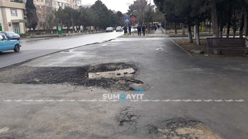 SDU-nun önündə yerləşən parkın asfalt örtüyü ikinci dəfə çöküb