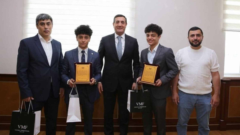 Milli Məclisin deputatı Kənan və Kamil Babayev qardaşları ilə görüşüb