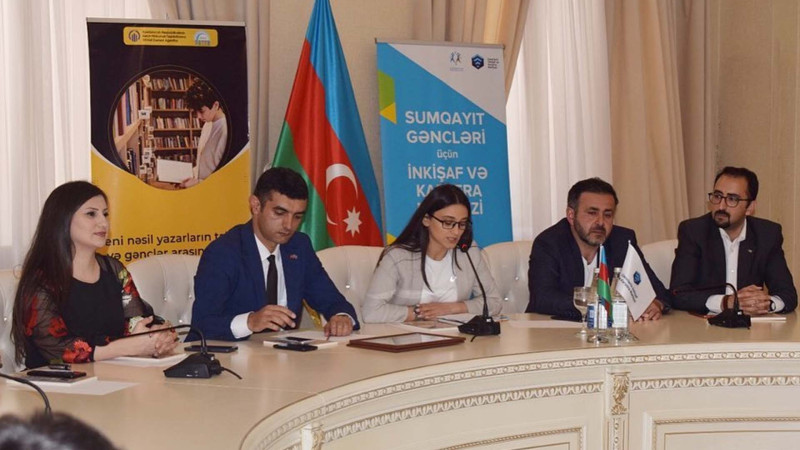 Heydər Əliyev Mərkəzində yenicə nəşrdən çıxmış kitabın təqdimatı olub